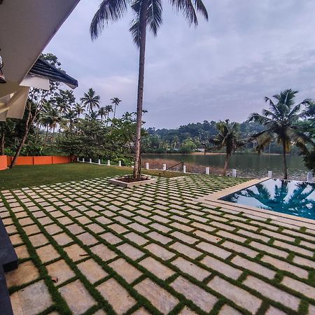 Fragrant Nature Backwater Resort & Ayurveda Spa Коллам Экстерьер фото