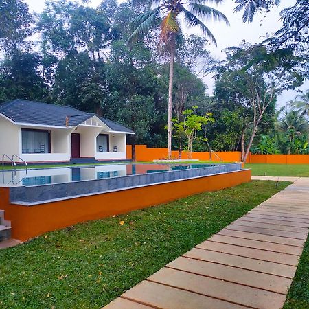 Fragrant Nature Backwater Resort & Ayurveda Spa Коллам Экстерьер фото