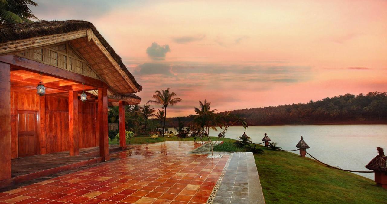 Fragrant Nature Backwater Resort & Ayurveda Spa Коллам Экстерьер фото