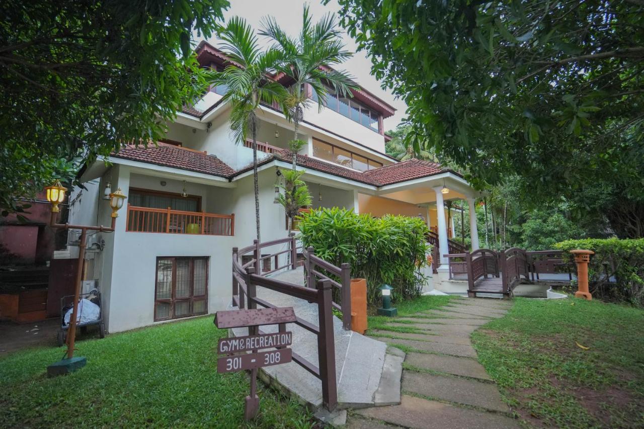 Fragrant Nature Backwater Resort & Ayurveda Spa Коллам Экстерьер фото