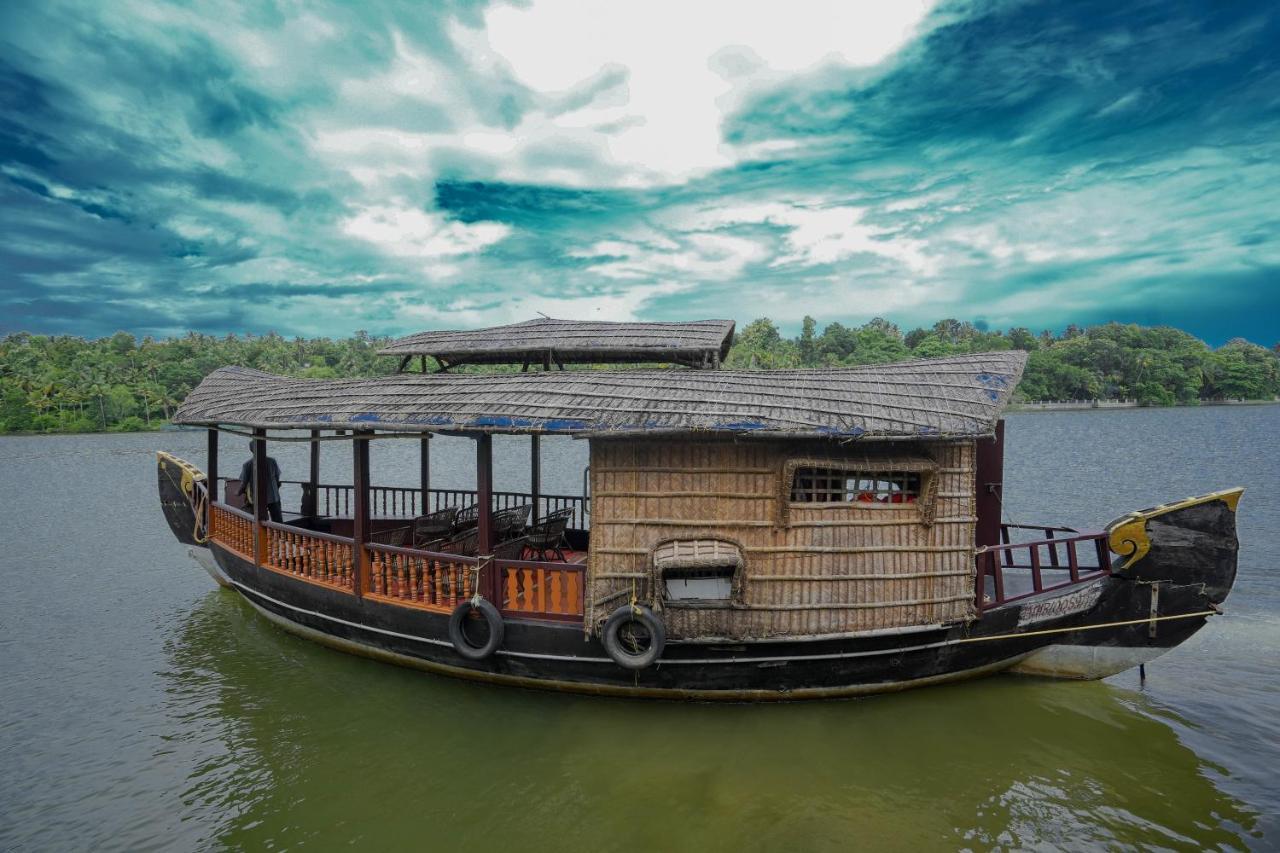 Fragrant Nature Backwater Resort & Ayurveda Spa Коллам Экстерьер фото