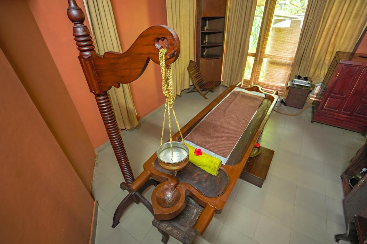 Fragrant Nature Backwater Resort & Ayurveda Spa Коллам Экстерьер фото