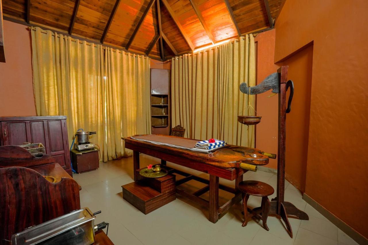Fragrant Nature Backwater Resort & Ayurveda Spa Коллам Экстерьер фото