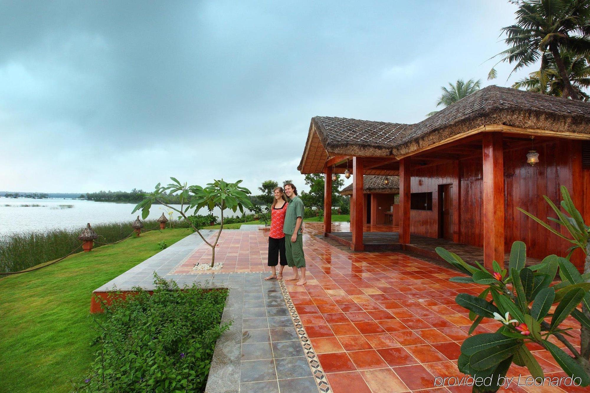 Fragrant Nature Backwater Resort & Ayurveda Spa Коллам Экстерьер фото