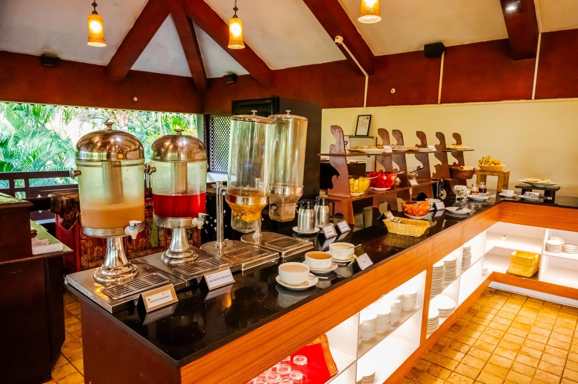 Fragrant Nature Backwater Resort & Ayurveda Spa Коллам Экстерьер фото