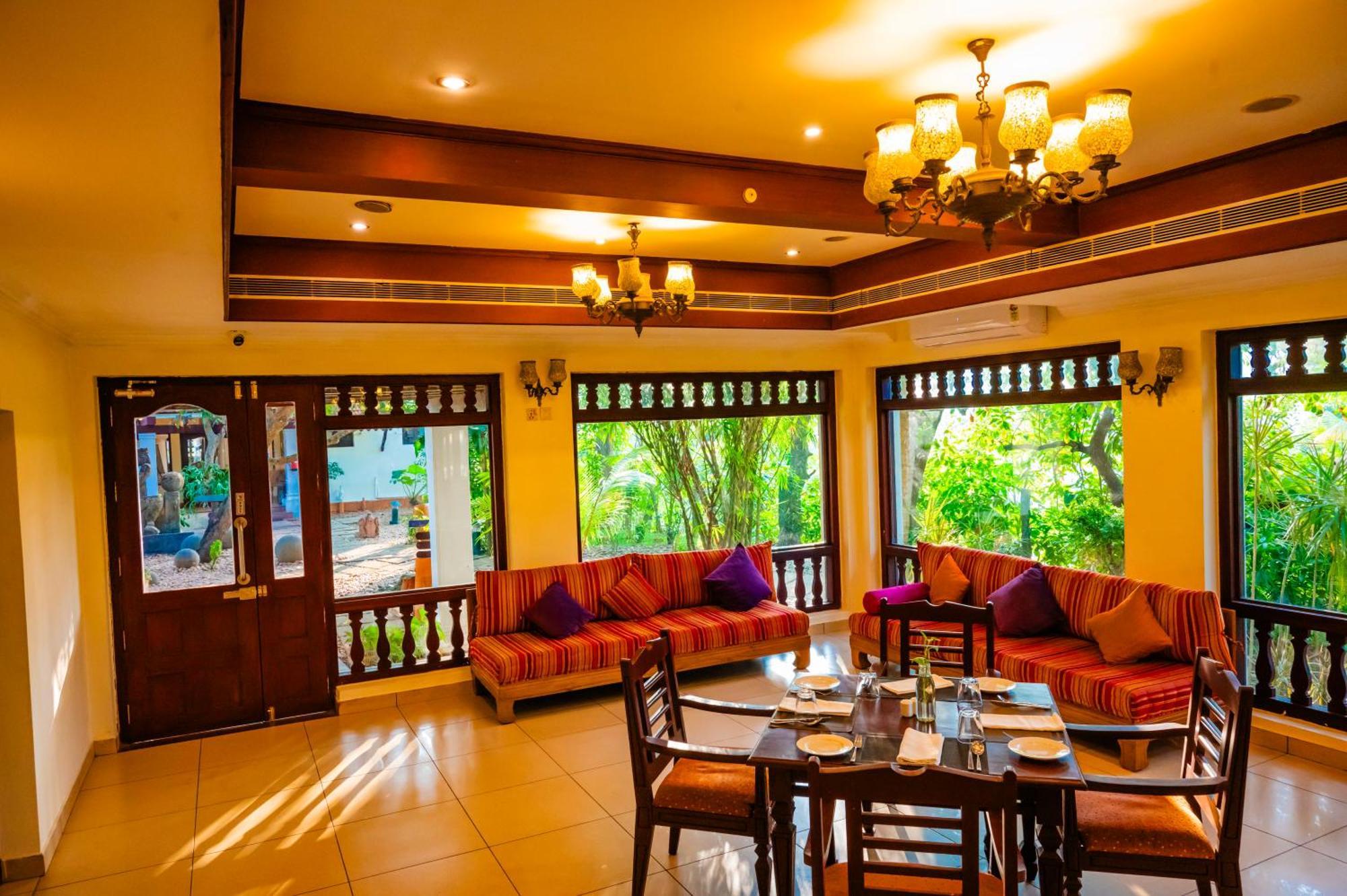 Fragrant Nature Backwater Resort & Ayurveda Spa Коллам Экстерьер фото