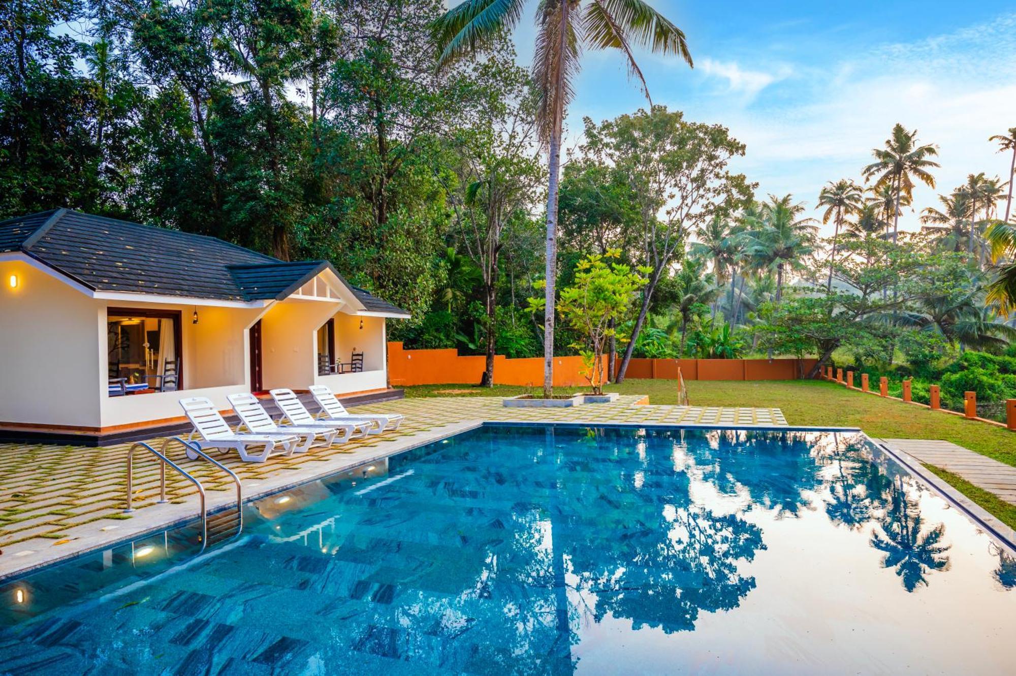 Fragrant Nature Backwater Resort & Ayurveda Spa Коллам Экстерьер фото