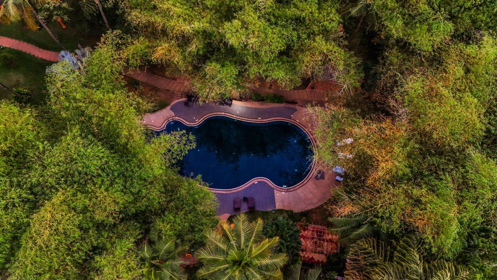 Fragrant Nature Backwater Resort & Ayurveda Spa Коллам Экстерьер фото