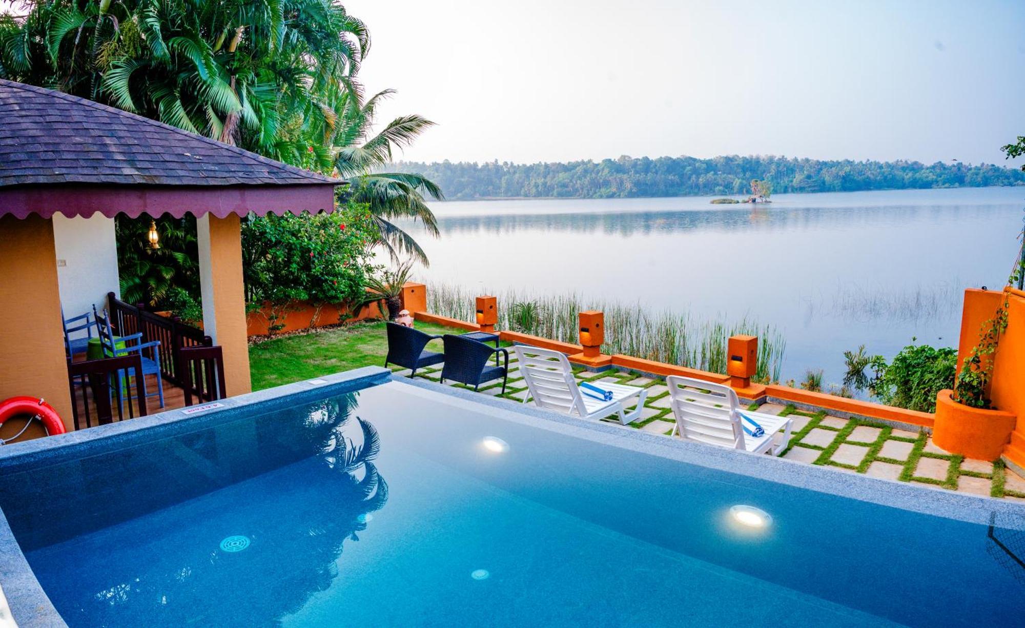 Fragrant Nature Backwater Resort & Ayurveda Spa Коллам Экстерьер фото