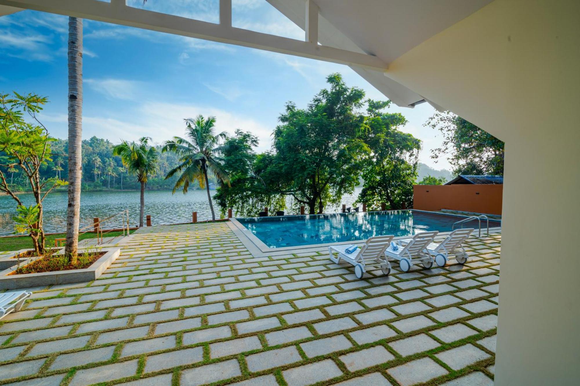 Fragrant Nature Backwater Resort & Ayurveda Spa Коллам Экстерьер фото