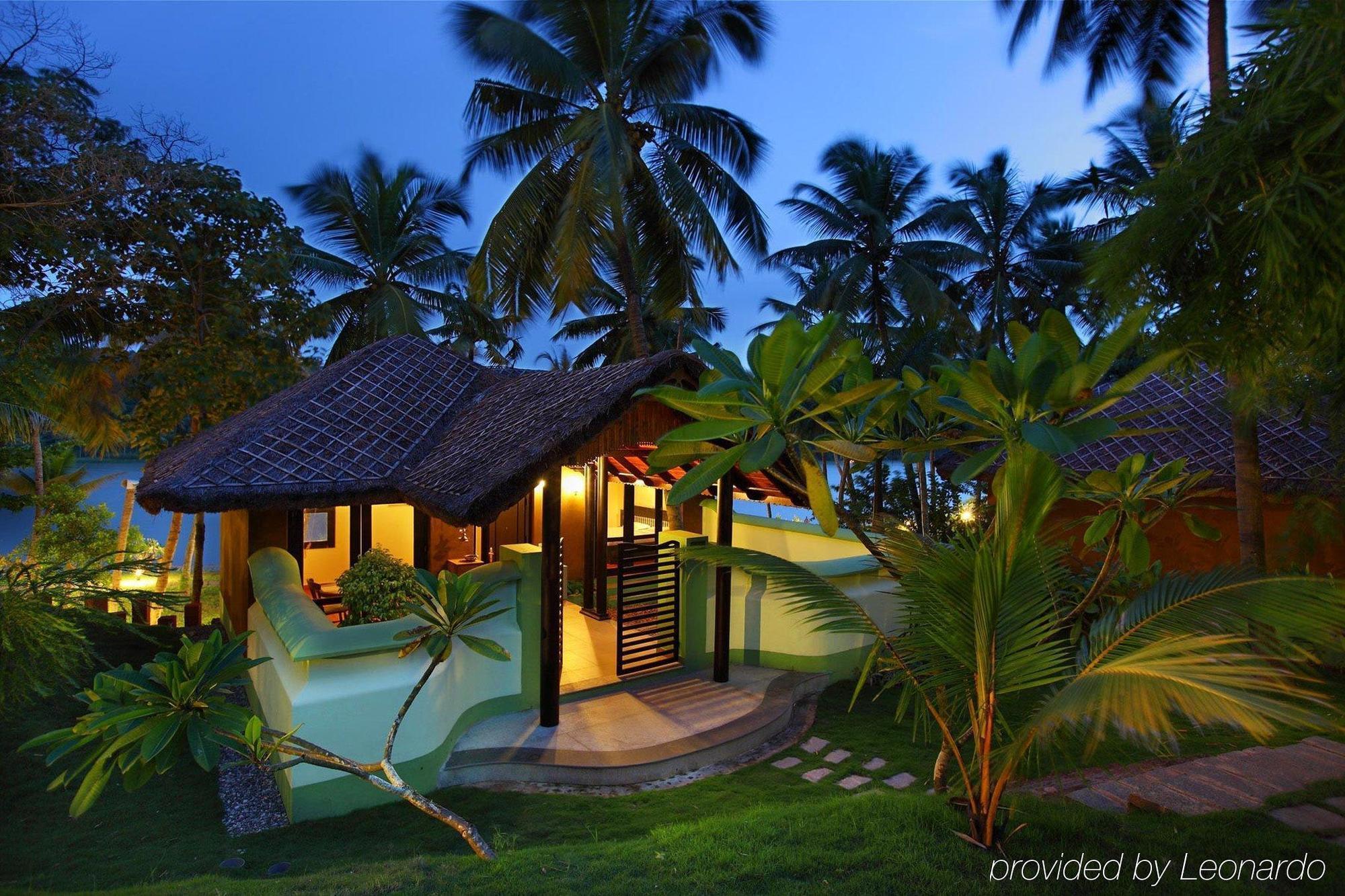 Fragrant Nature Backwater Resort & Ayurveda Spa Коллам Экстерьер фото