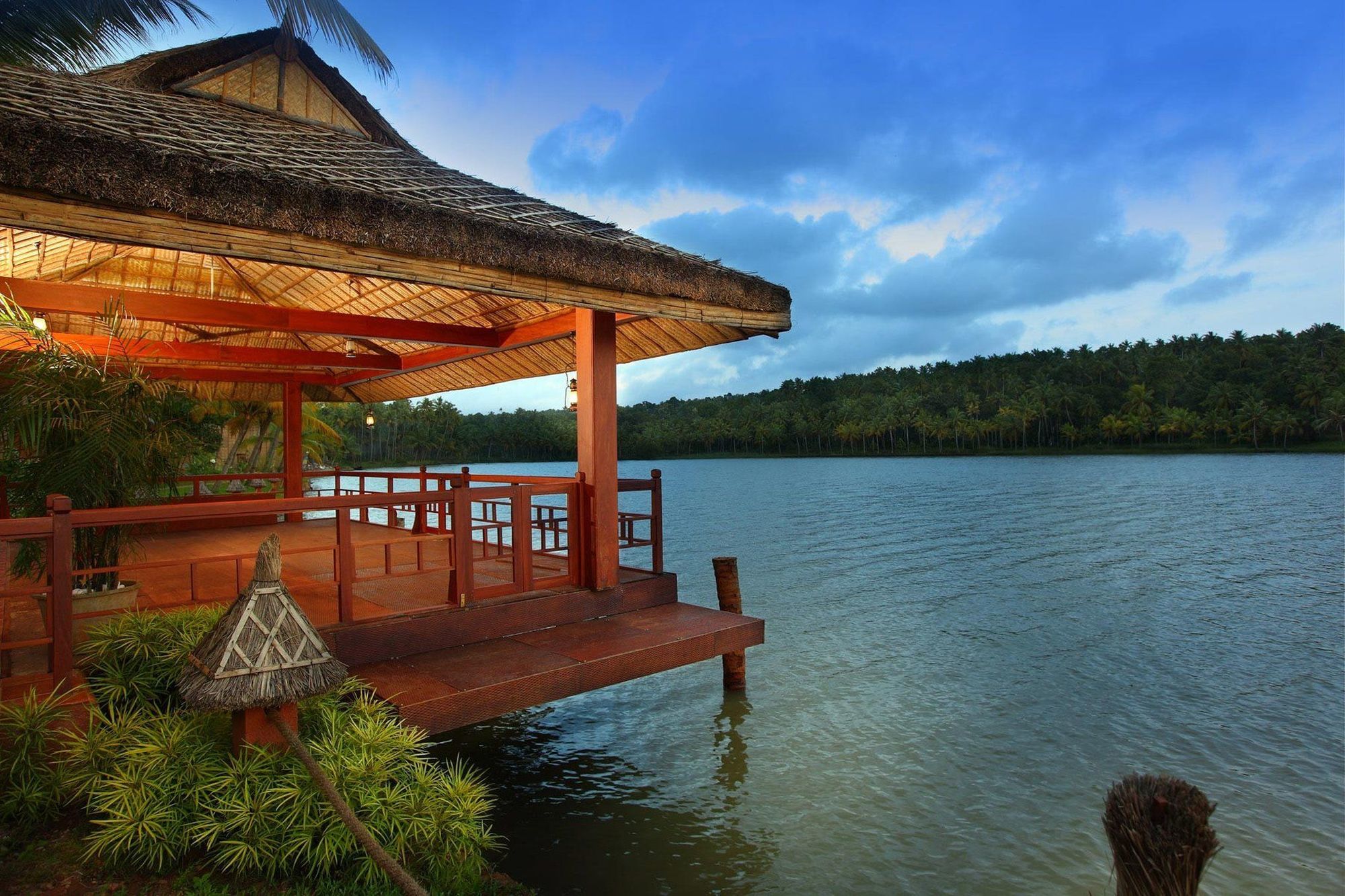 Fragrant Nature Backwater Resort & Ayurveda Spa Коллам Экстерьер фото