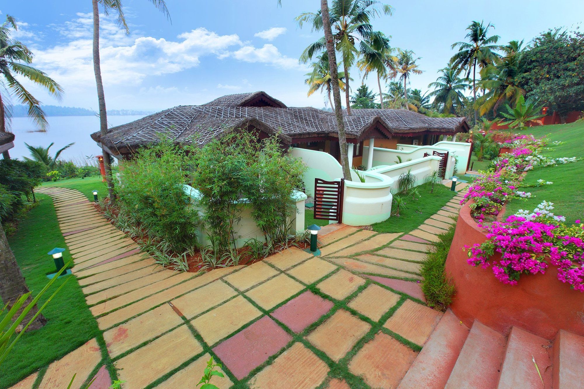 Fragrant Nature Backwater Resort & Ayurveda Spa Коллам Экстерьер фото