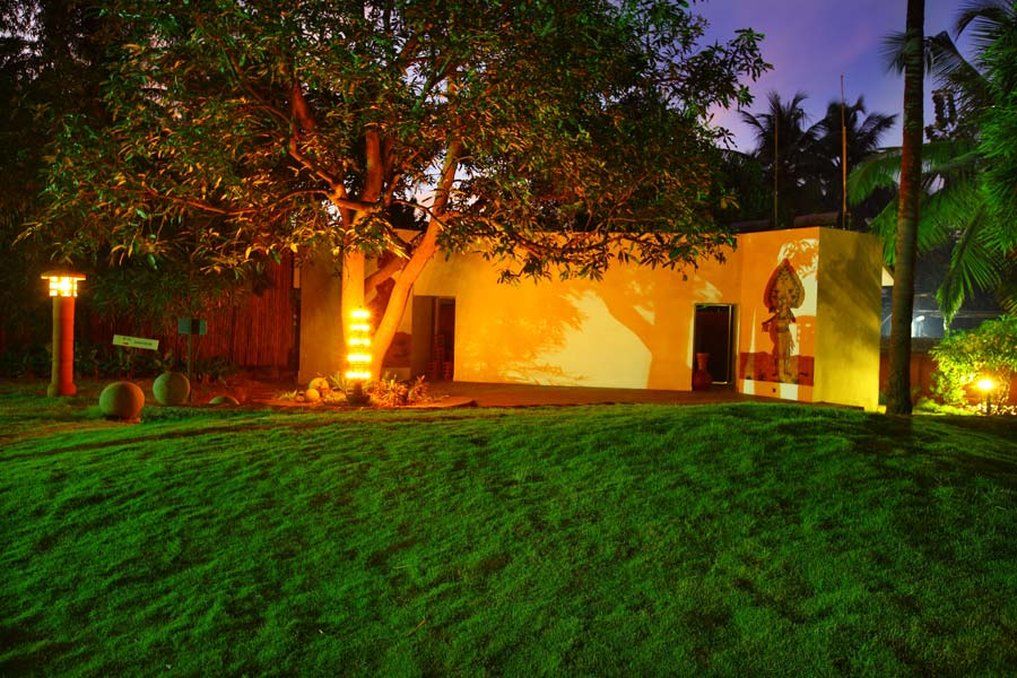 Fragrant Nature Backwater Resort & Ayurveda Spa Коллам Экстерьер фото